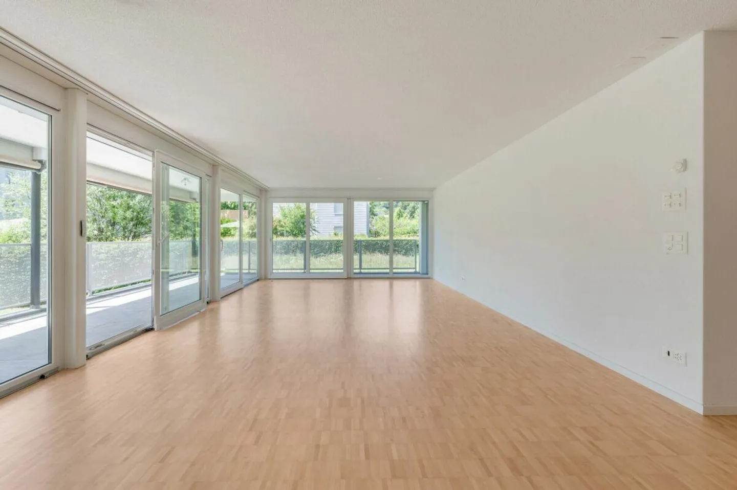Spacious ground floor apartment with large garden in a quiet area - Photo 5 of 19