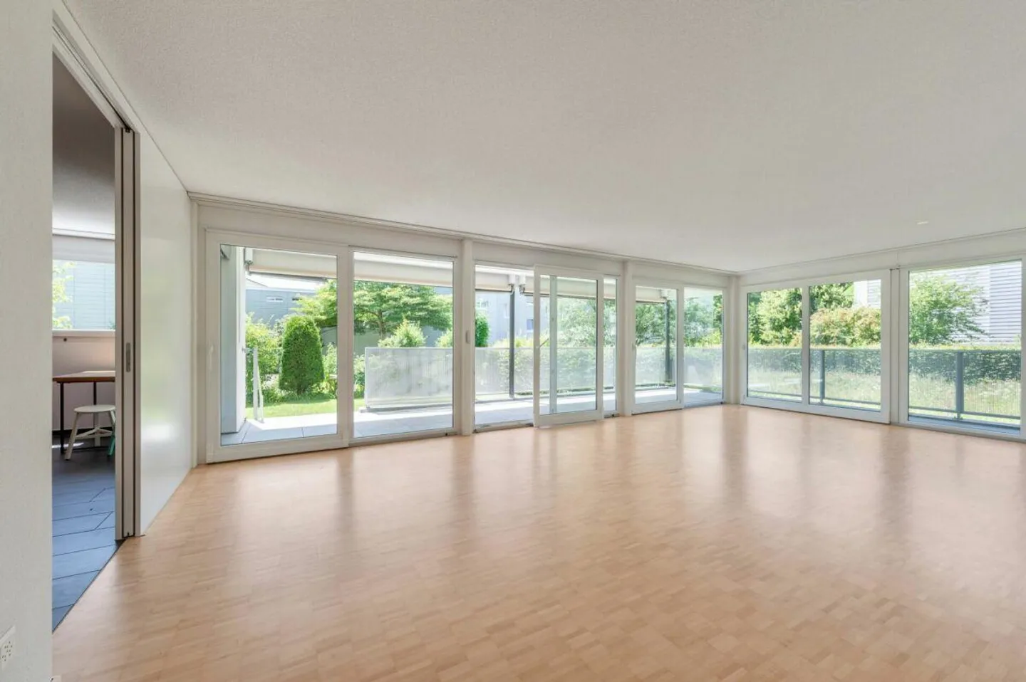Spacious ground floor apartment with large garden in a quiet area - Photo 6 of 19