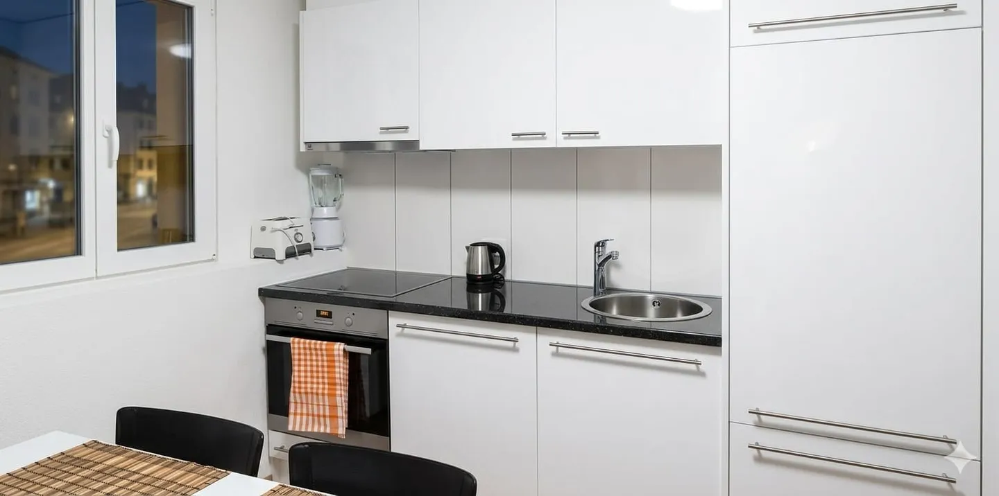 🏡 Centrally located 2.5-room apartment in Zurich (Zone 154) - Photo 5 of 9