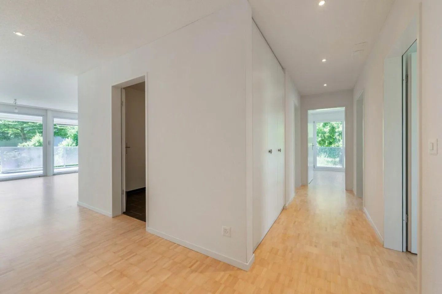 Spacious ground floor apartment with large garden in a quiet area - Photo 9 of 19