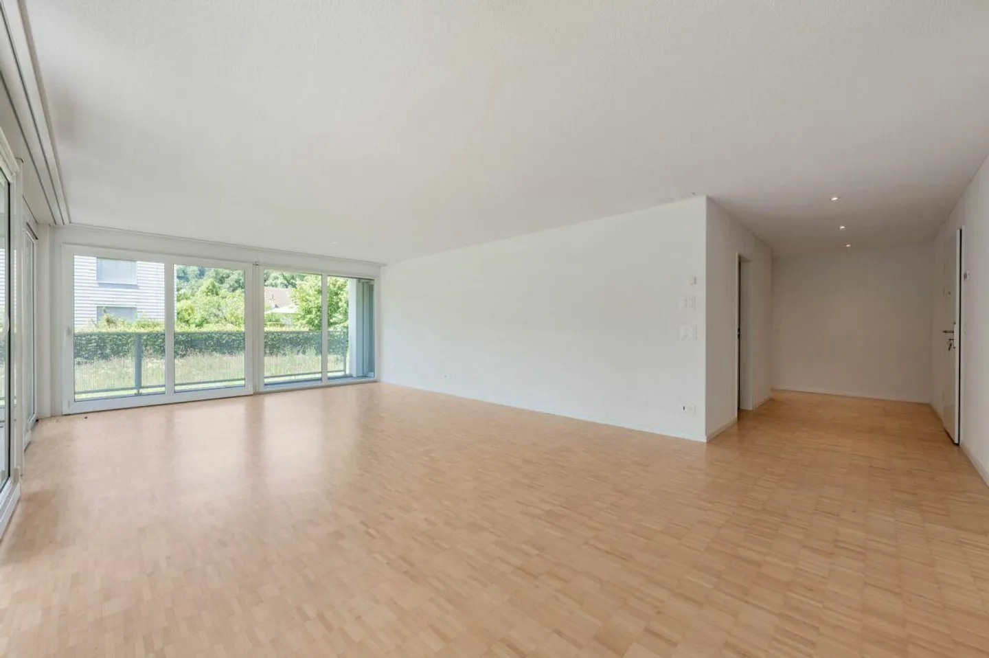 Spacious ground floor apartment with large garden in a quiet area - Photo 7 of 19