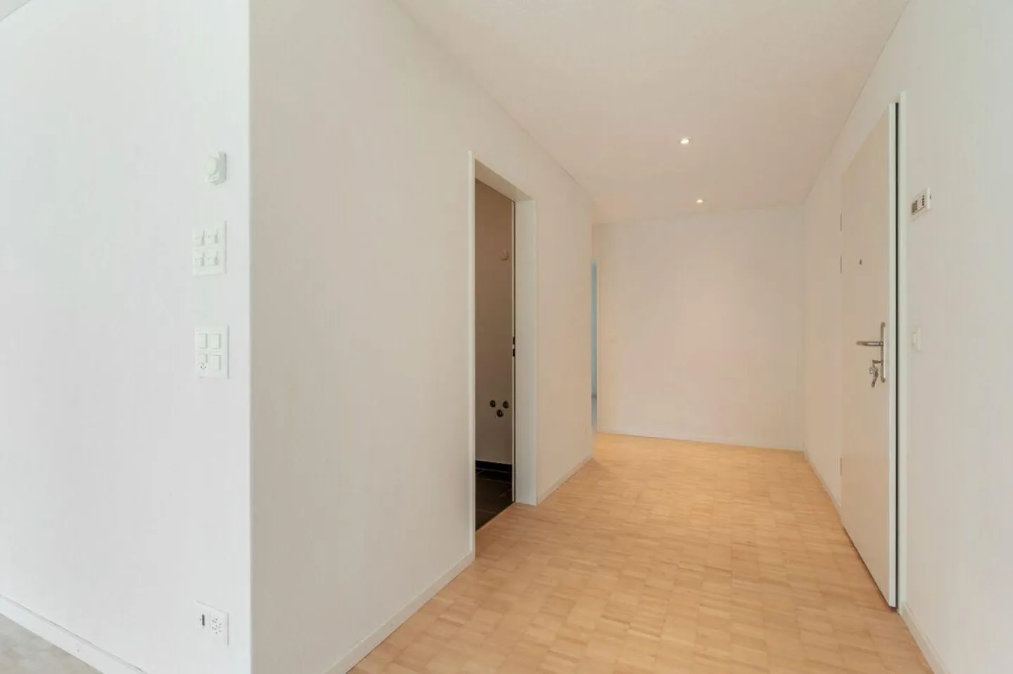 Spacious ground floor apartment with large garden in a quiet area - Photo 8 of 19