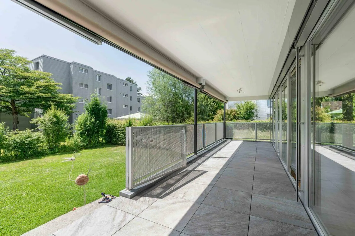 Spacious ground floor apartment with large garden in a quiet area - Photo 14 of 19