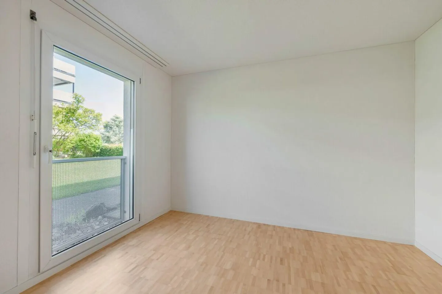 Spacious ground floor apartment with large garden in a quiet area - Photo 12 of 19