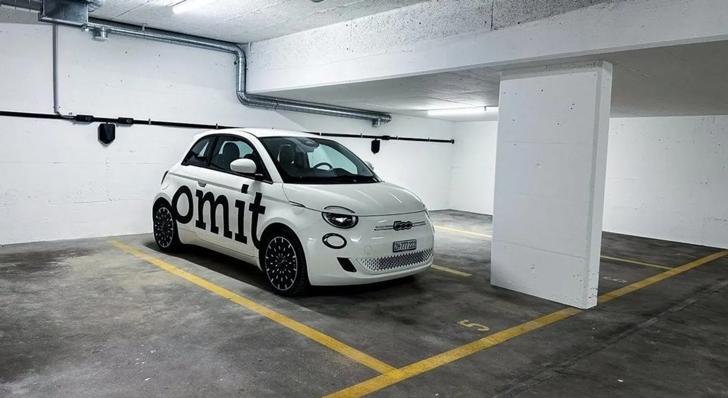 Geschützter Parkplatz in Oetwil - Foto 1 von 2