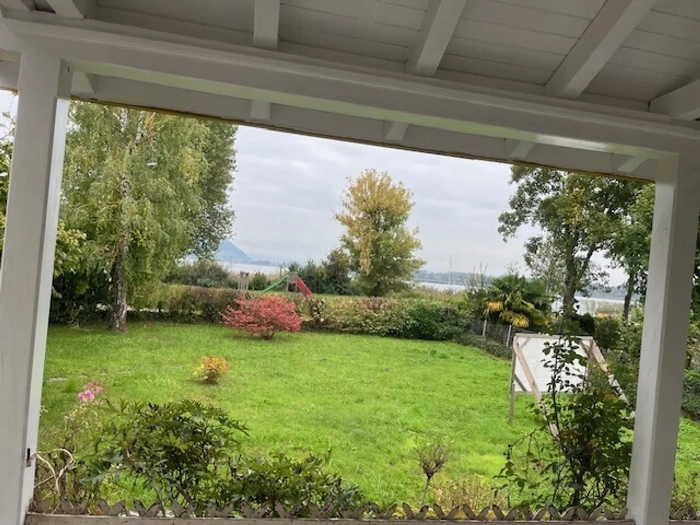 Dreamy 5.5-Room Single-Family House by the Lake - Photo 8 of 8