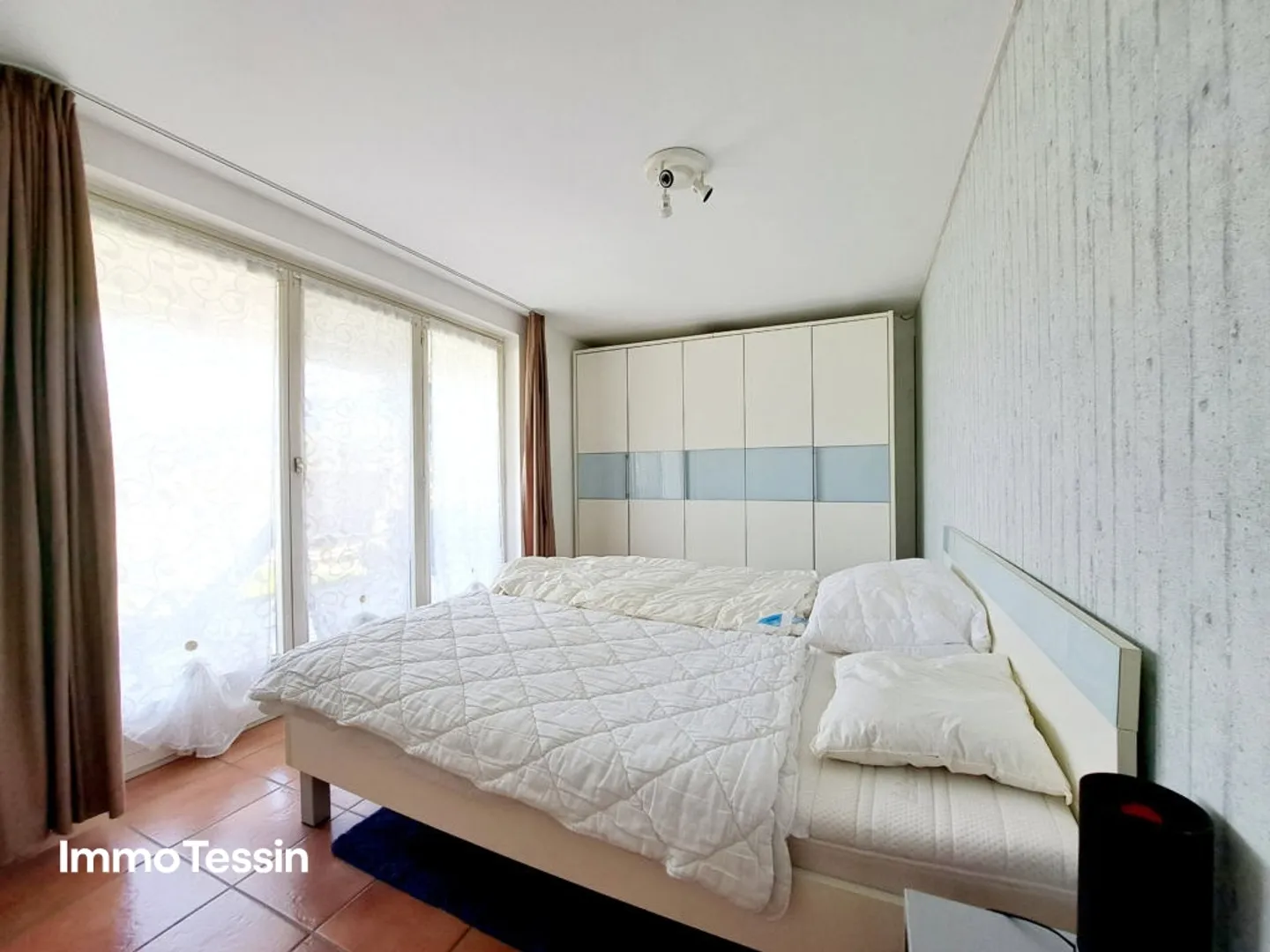 RÉSIDENCE SECONDAIRE : Grand appartement avec 120 m2 de jardin privé & magnifique vue sur le lac Majeur - Photo 11 sur 13