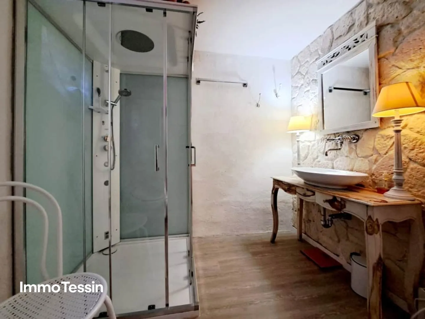 RÉSIDENCE SECONDAIRE : Grand appartement avec 120 m2 de jardin privé & magnifique vue sur le lac Majeur - Photo 12 sur 13