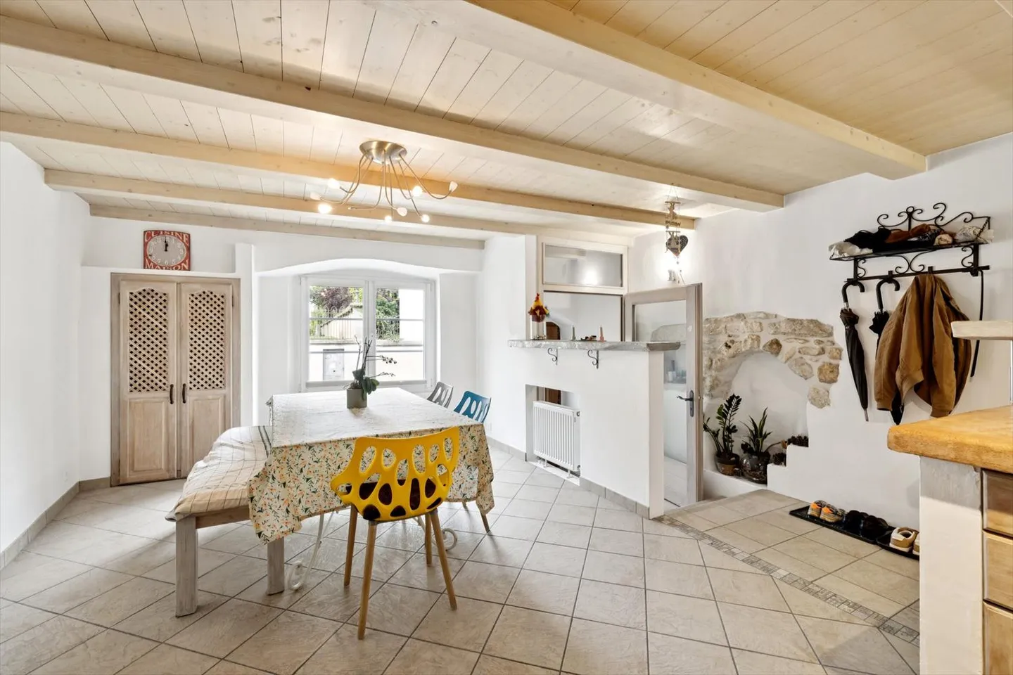 Maison de ville charmante et spacieuse, entièrement rénovée. - Photo 3 sur 11