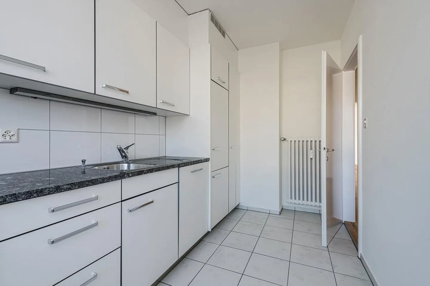 Appartement en ville dans une rue latérale calme - Photo 2 sur 6