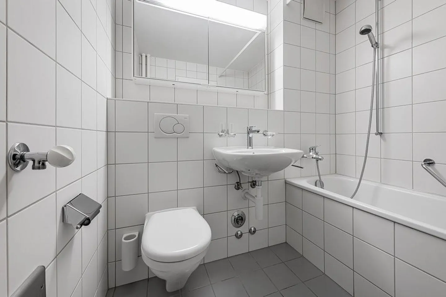 Appartement en ville dans une rue latérale calme - Photo 3 sur 6