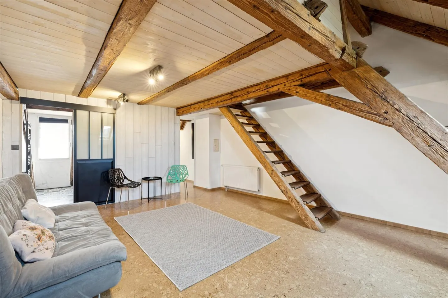 Maison de ville charmante et spacieuse, entièrement rénovée. - Photo 6 sur 11