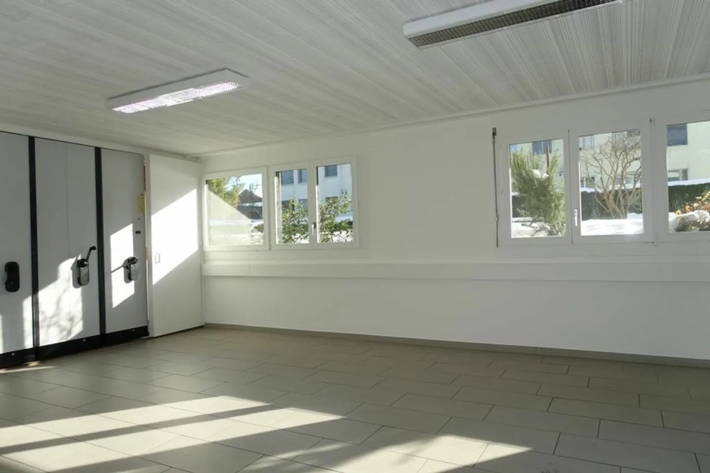 Geräumige Praxis- und Büroräumlichkeiten im Erdgeschoss und Untergeschoss - Foto 23 von 40