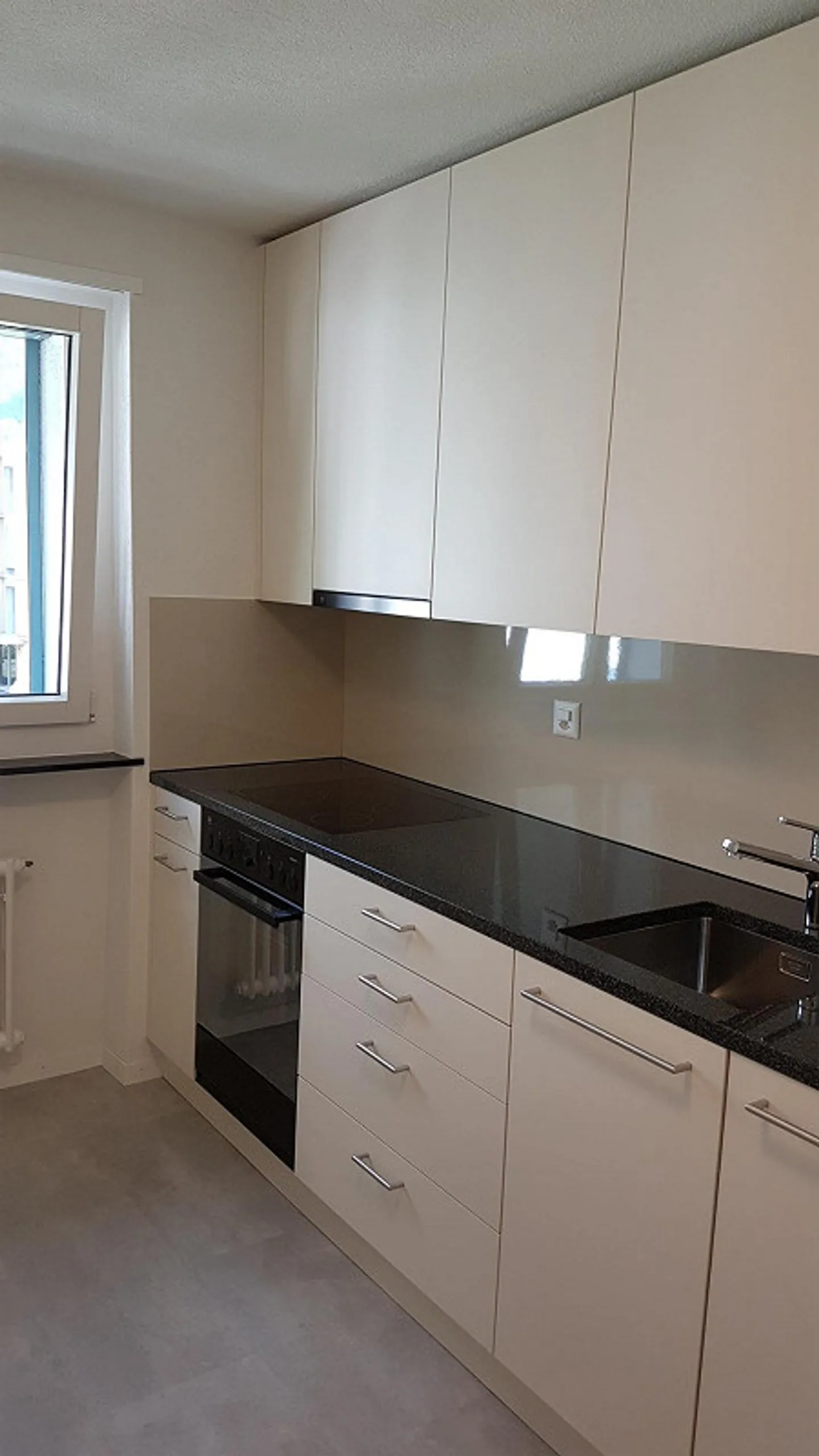 Affordable, very well located 4-room apartment - Photo 1 of 8