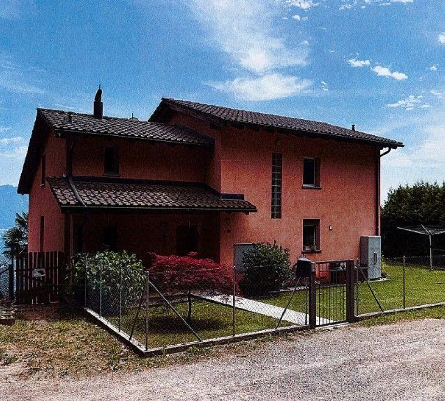 Maison unifamiliale - Photo 1 sur 13