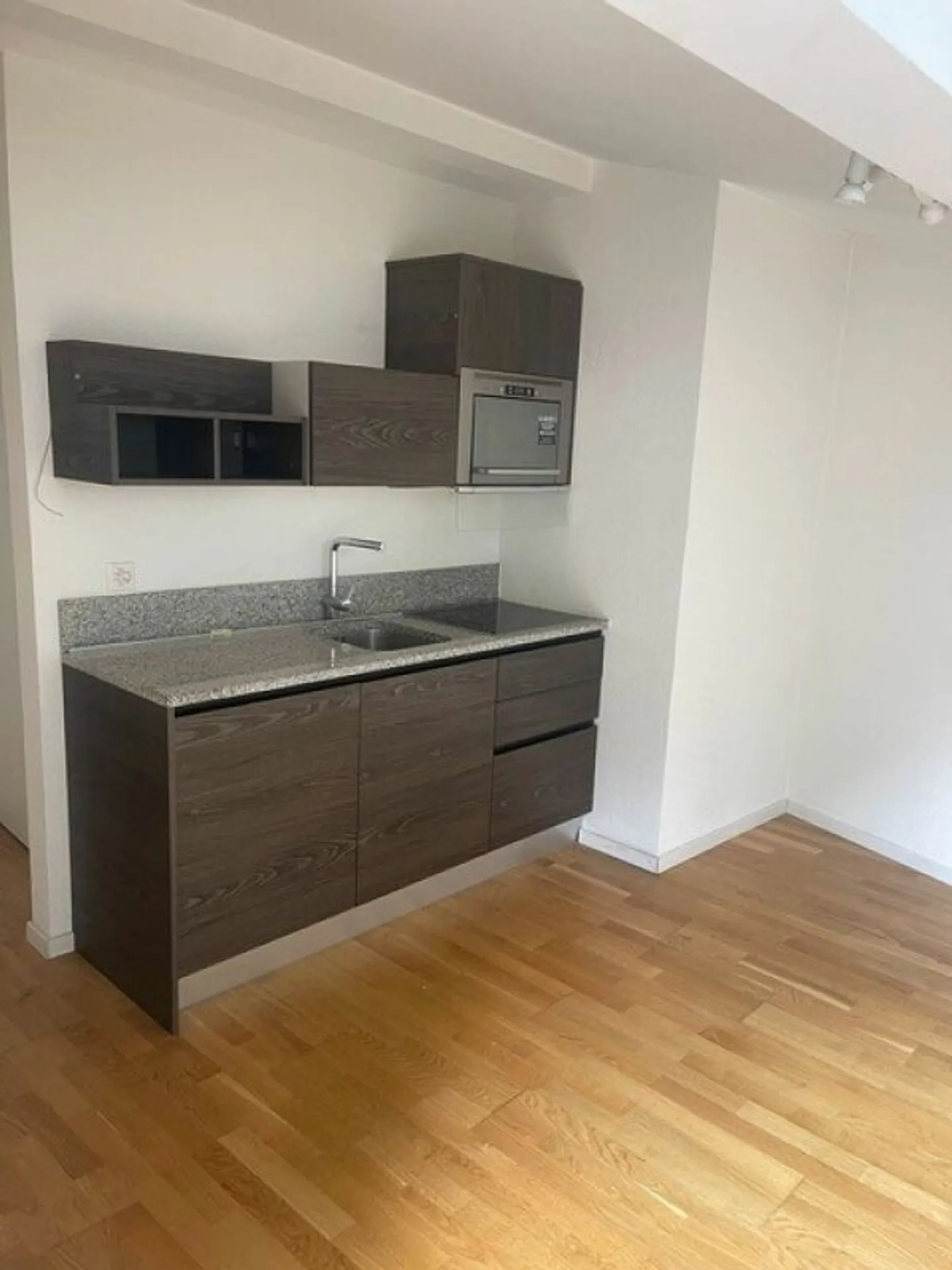 Appartement sous les combles moderne et charmant ! - Photo 6 sur 8