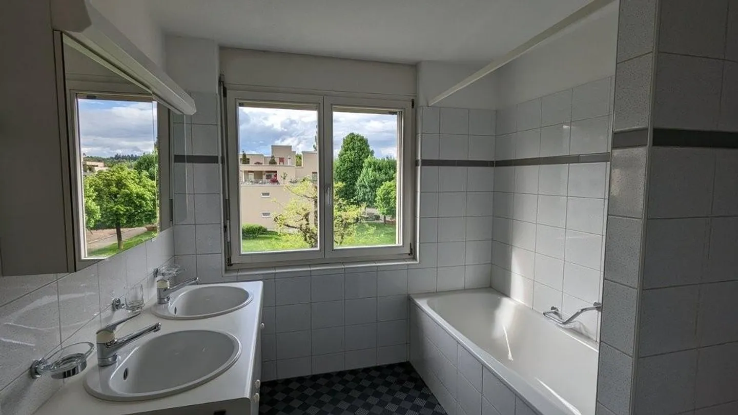 Helle 4.5-Zimmer-Attika-Wohnung in der nähe vom Shoppyland - Foto 2 von 11