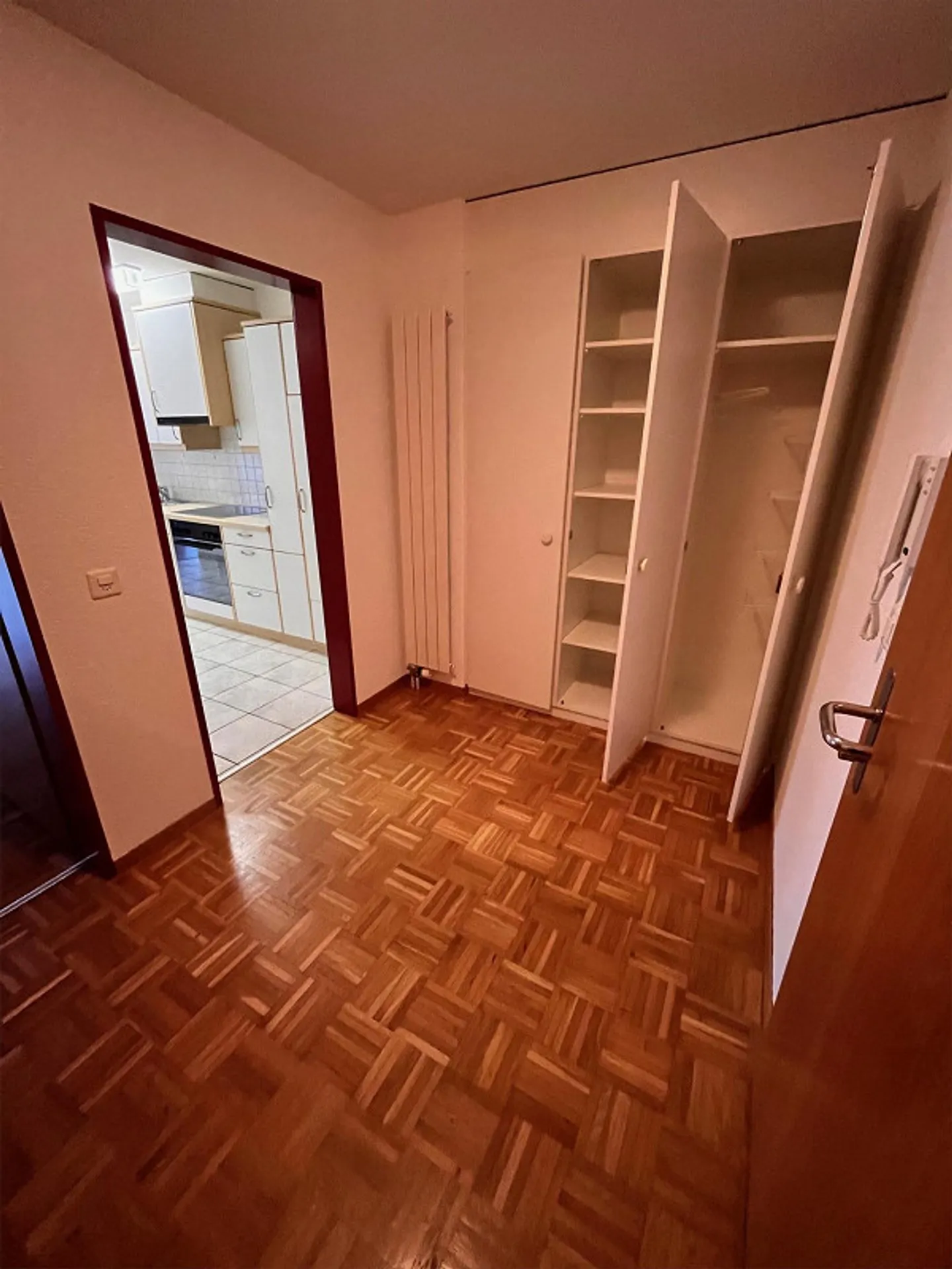 Appartement ancien spacieux de 1,5 pièce en emplacement central - Photo 3 sur 7