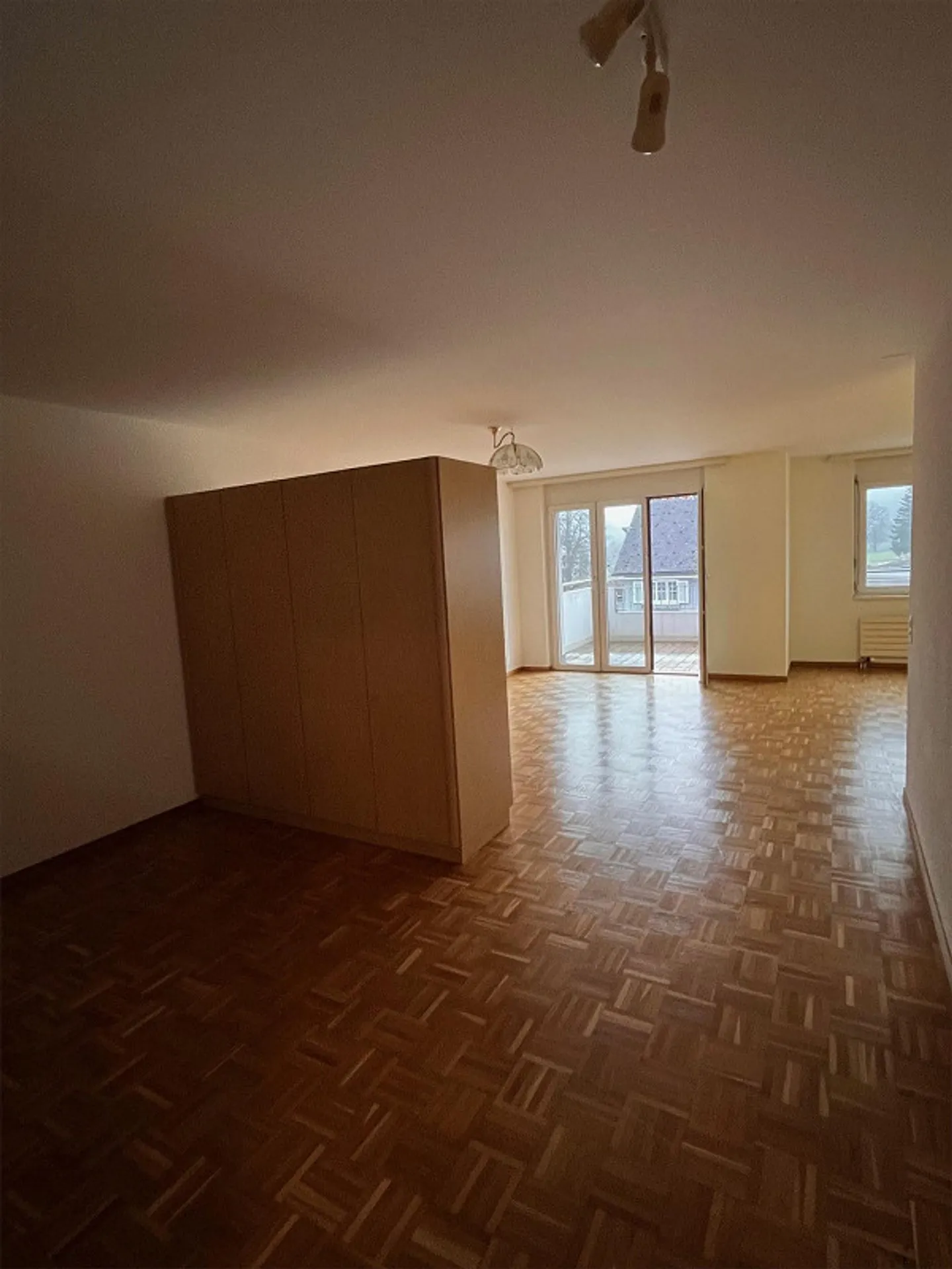 Appartement ancien spacieux de 1,5 pièce en emplacement central - Photo 6 sur 7