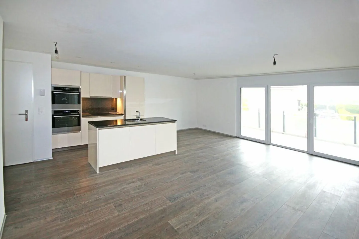Grosszügiges Wohnen für Sie und Ihre Familie! - Foto 2 von 8