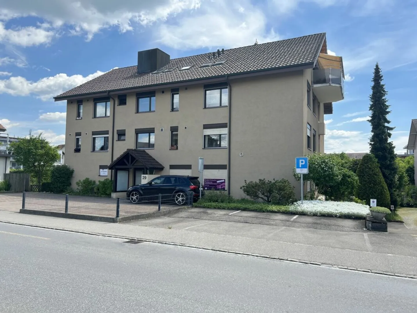 Geräumige Praxis- und Büroräumlichkeiten im Erdgeschoss und Untergeschoss - Foto 34 von 40