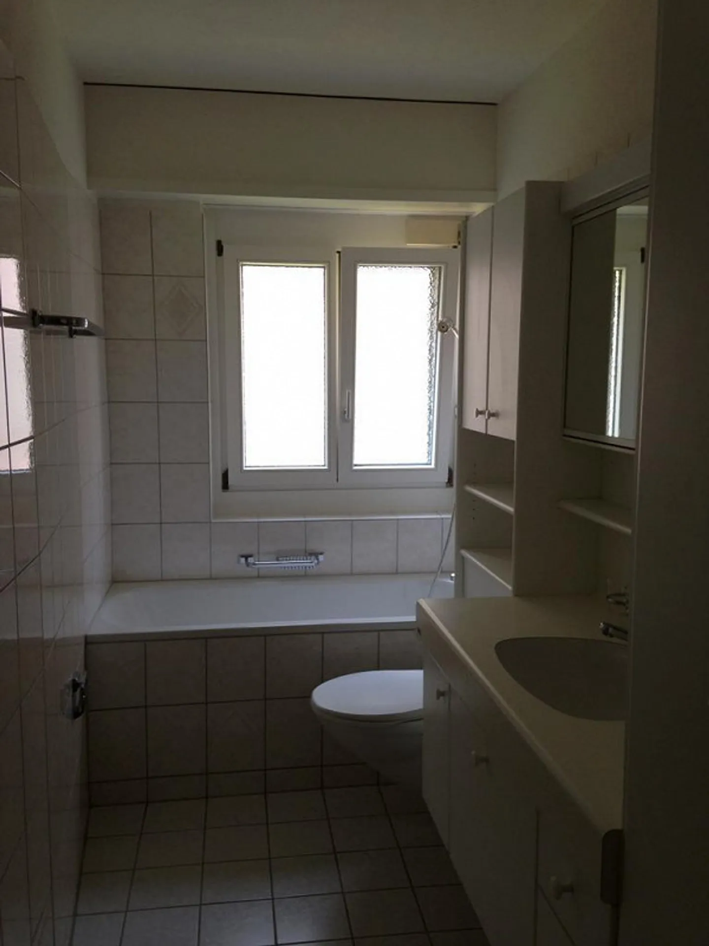 Incantevole piccolo appartamento con balcone cerca inquilino ... - Foto 3 di 4