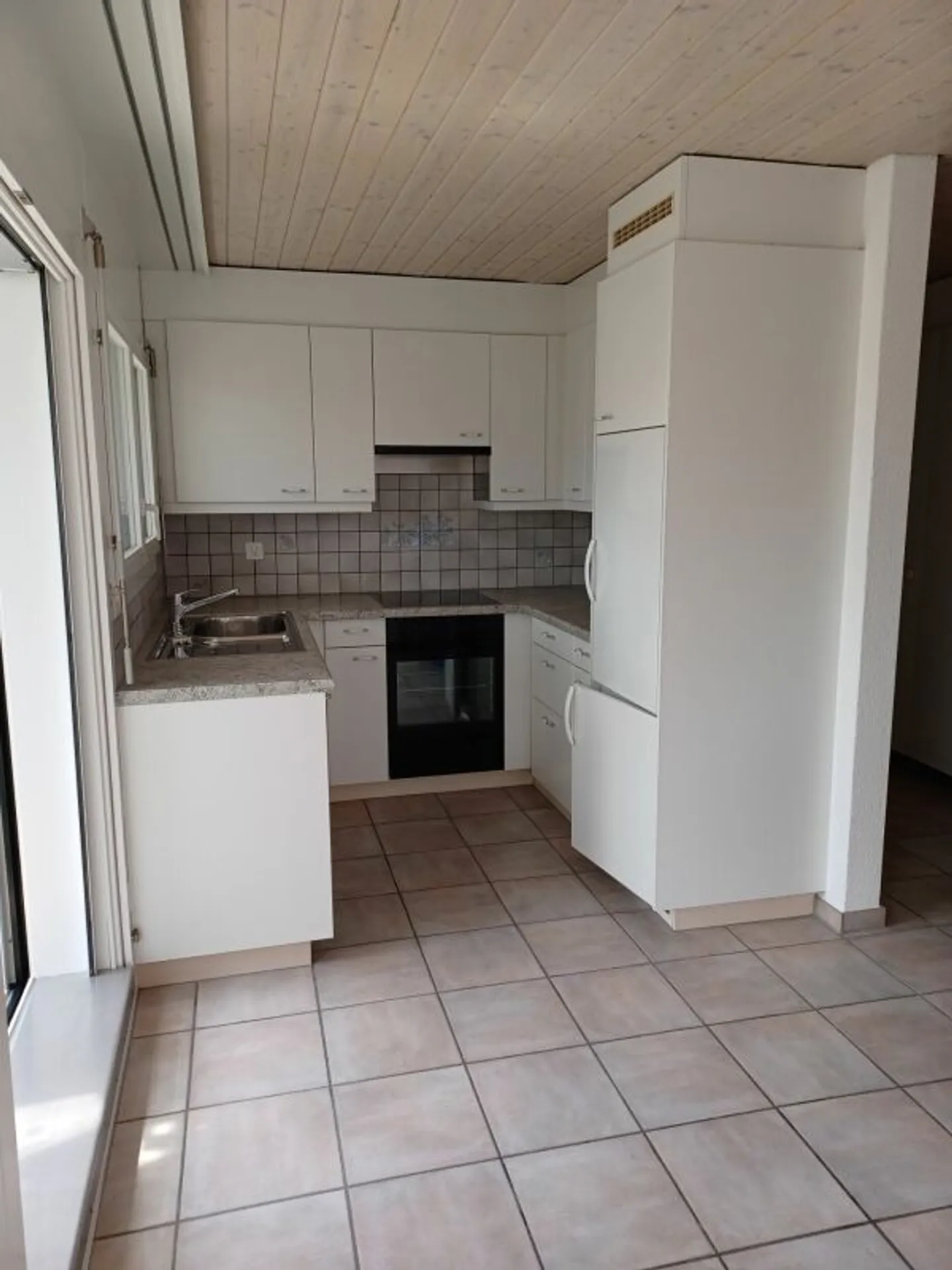 Appartement 3 1/2 pièces avec balcon et vue sur la montagne - Photo 2 sur 9