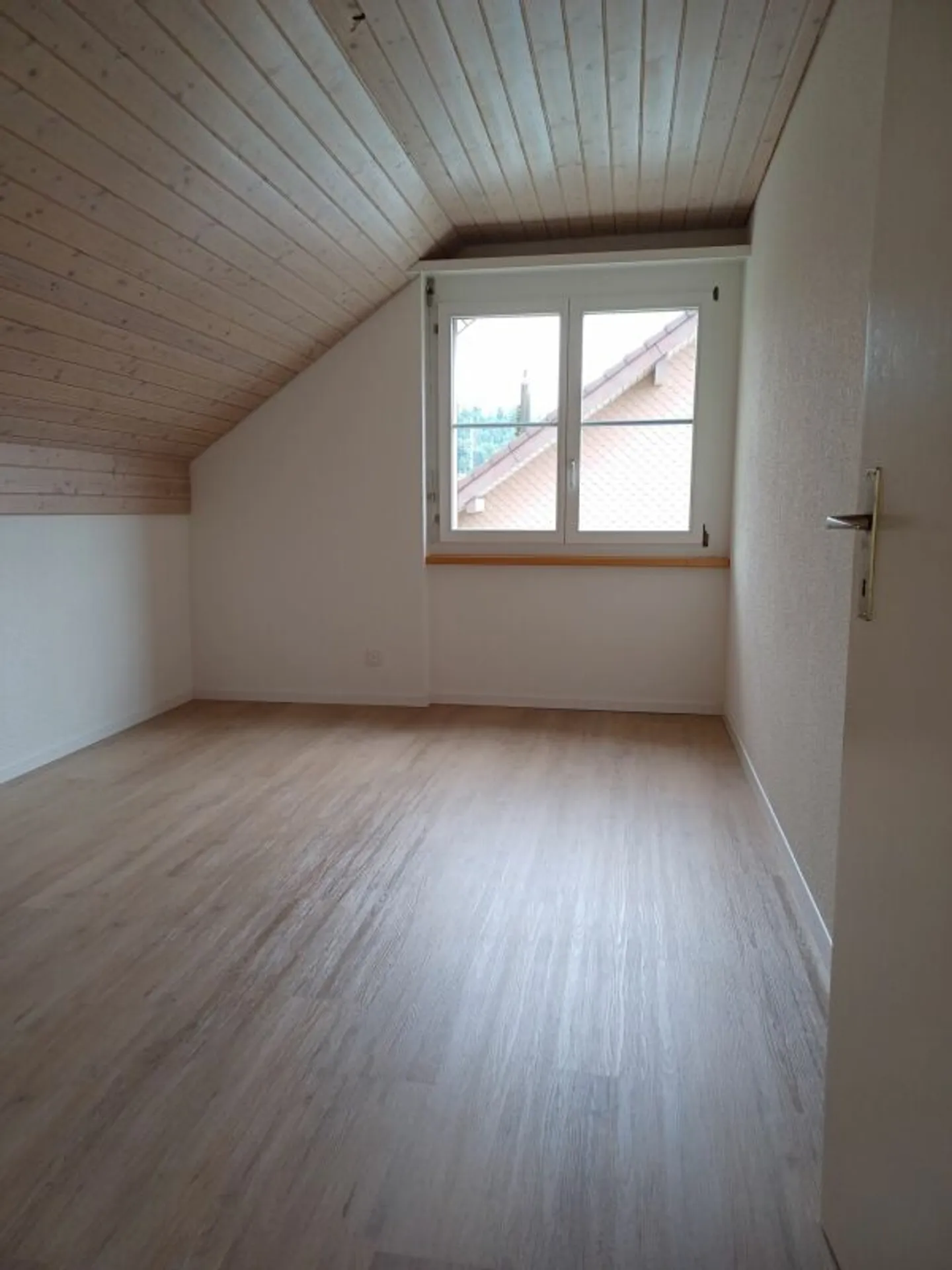 Appartement 3 1/2 pièces avec balcon et vue sur la montagne - Photo 6 sur 9