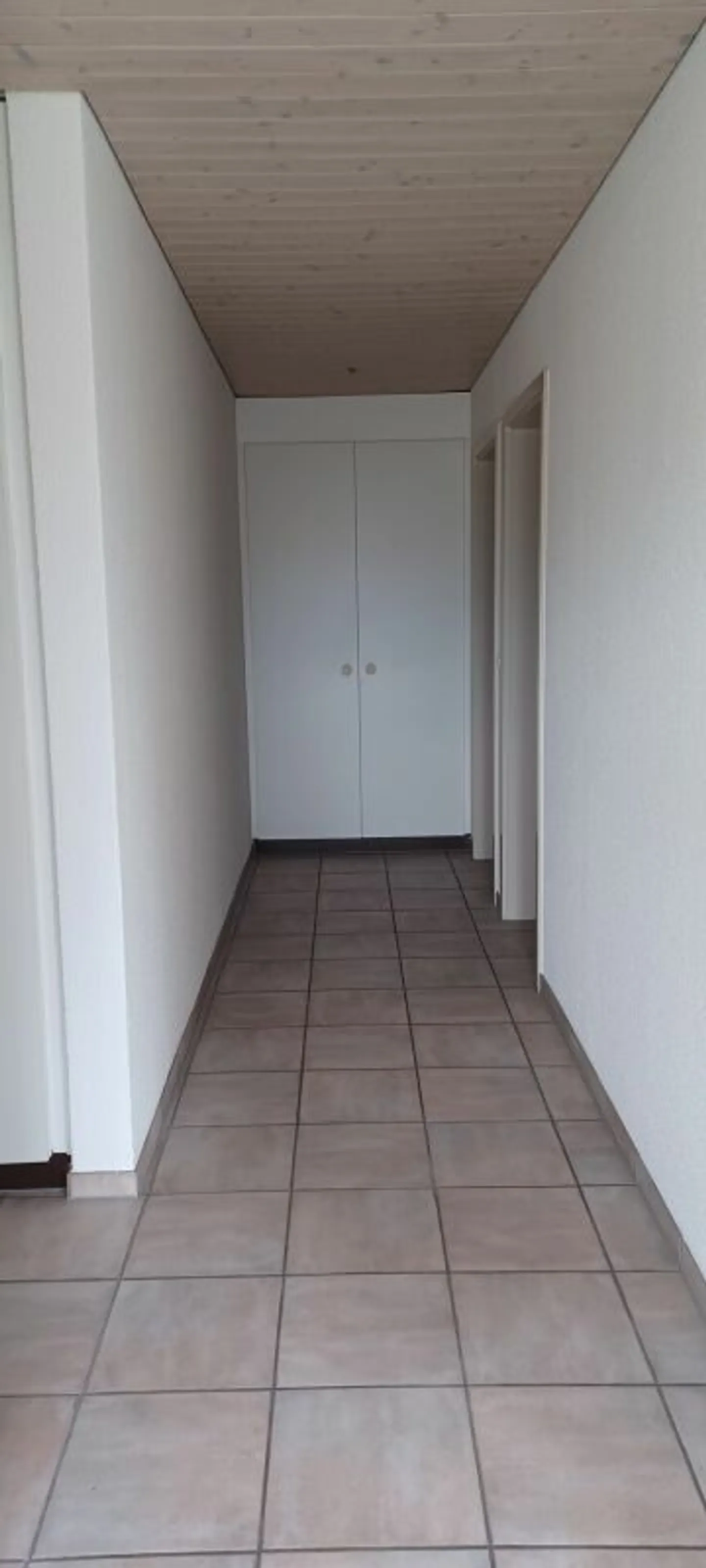 Appartement 3 1/2 pièces avec balcon et vue sur la montagne - Photo 7 sur 9