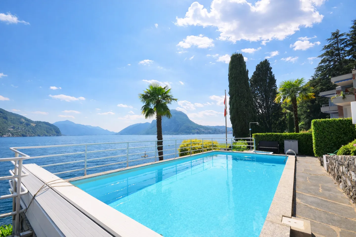 Apartment Facing Lake Lugano with Breathtaking View in Castagnola - Photo 16 of 19