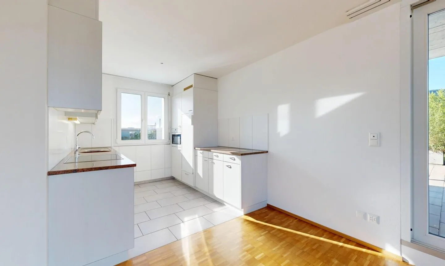 Light-flooded 3.5-room apartment with spacious terrace - Photo 8 of 11