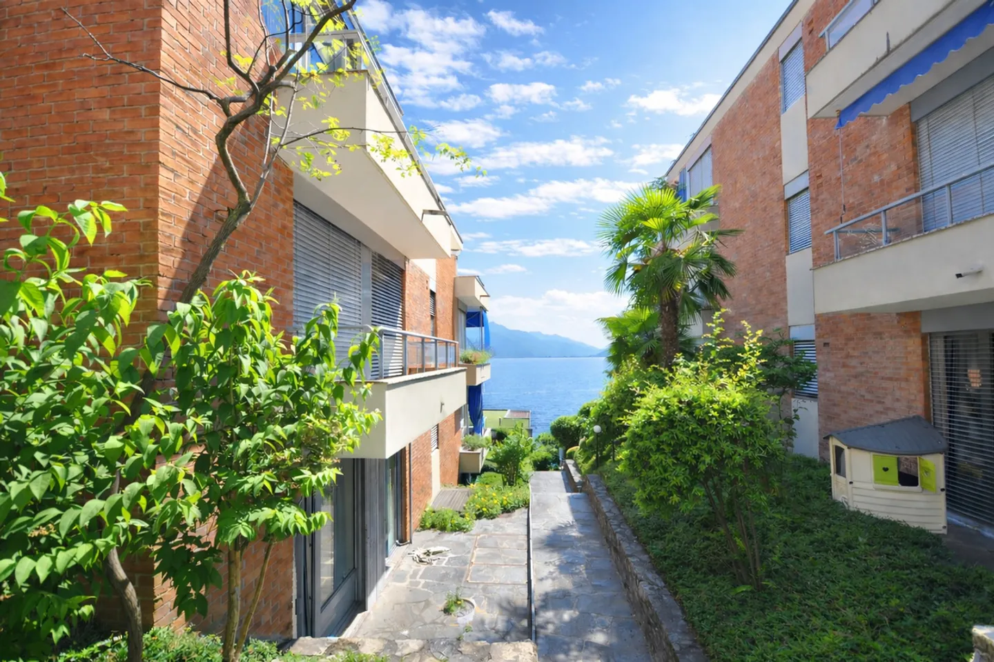 Apartment Facing Lake Lugano with Breathtaking View in Castagnola - Photo 12 of 19