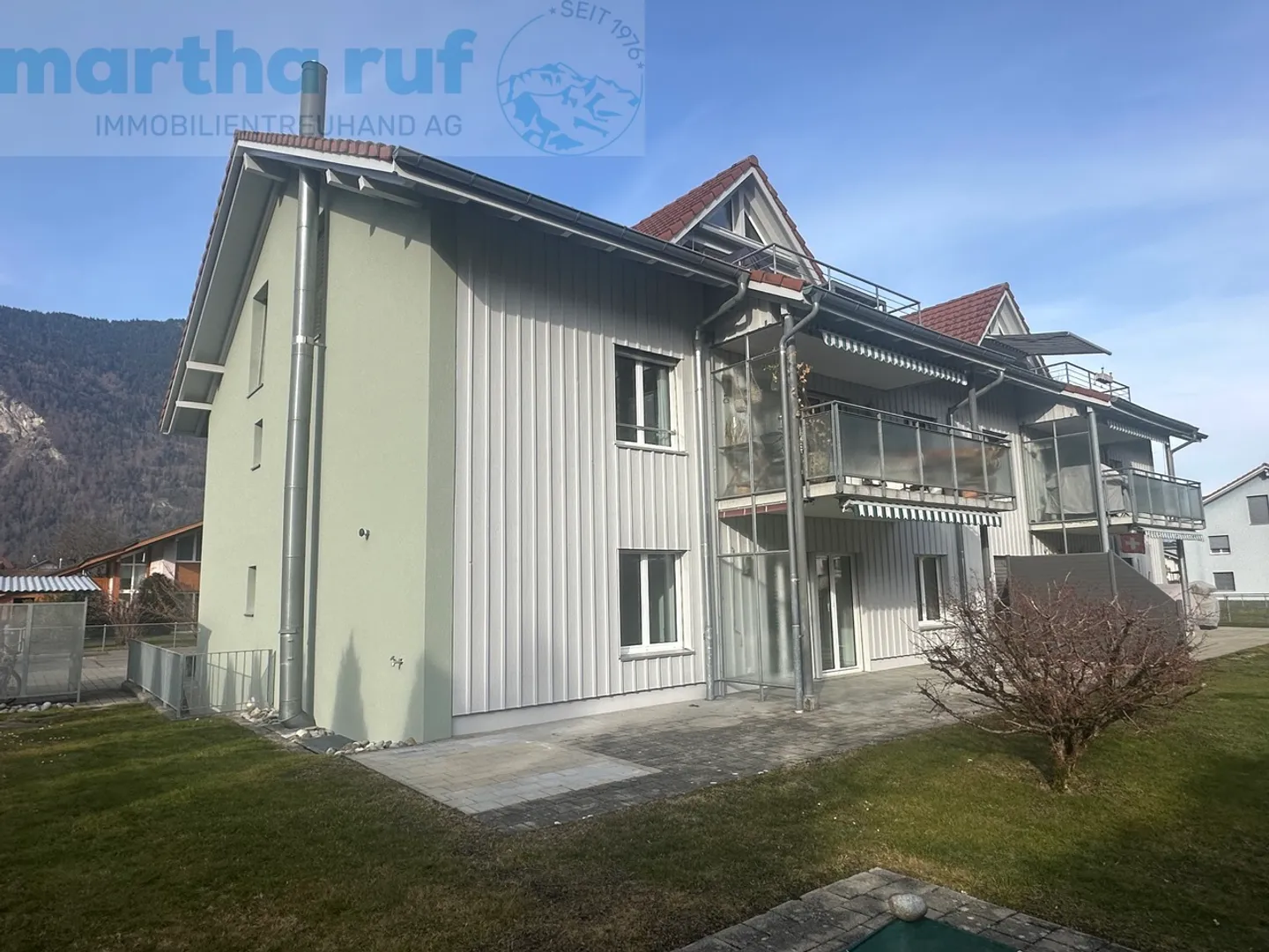 Appartement spacieux de 5,5 pièces au rez-de-chaussée avec terrasse et vue - Photo 2 sur 10