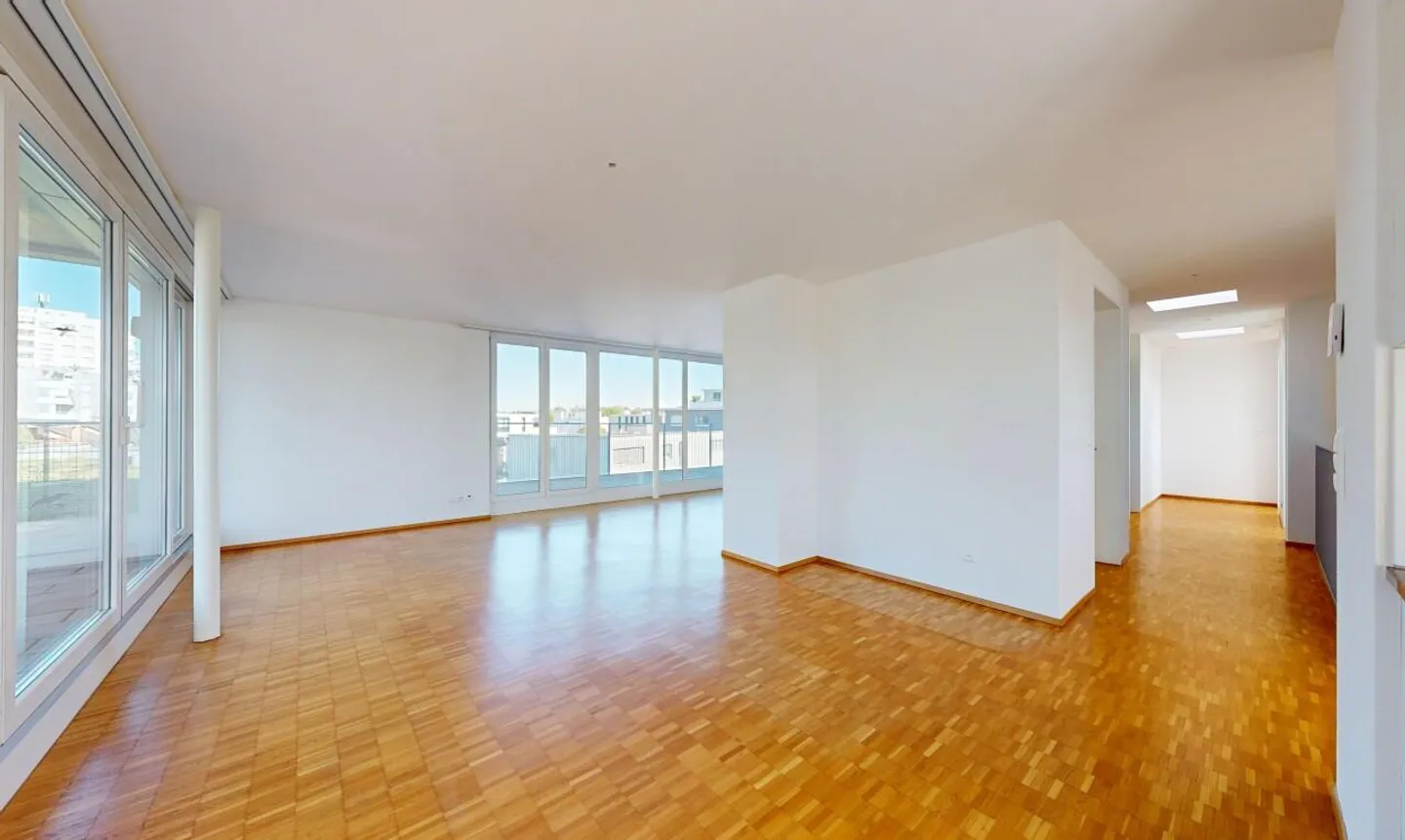 Light-flooded 3.5-room apartment with spacious terrace - Photo 5 of 11