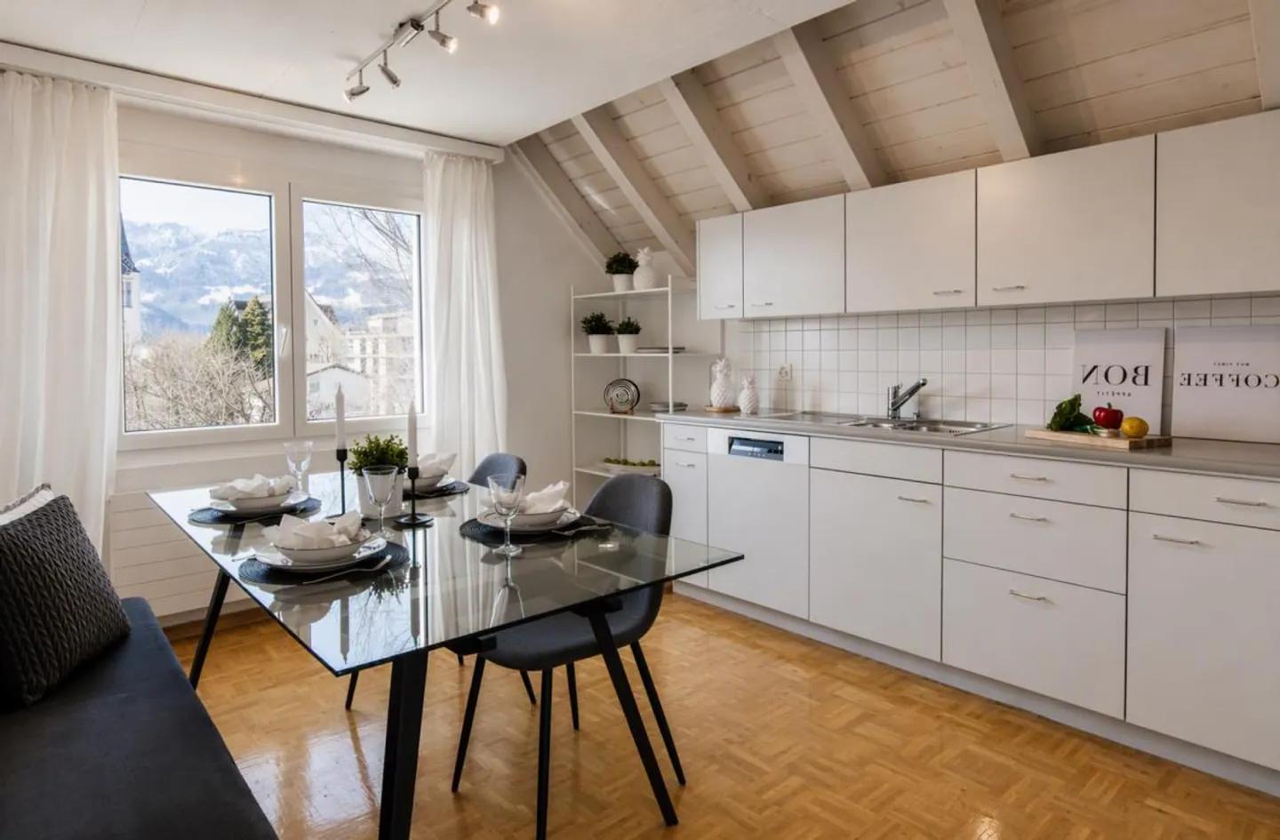 Attractive 4.5-room maisonette apartment in a preferred location - Photo 6 of 16