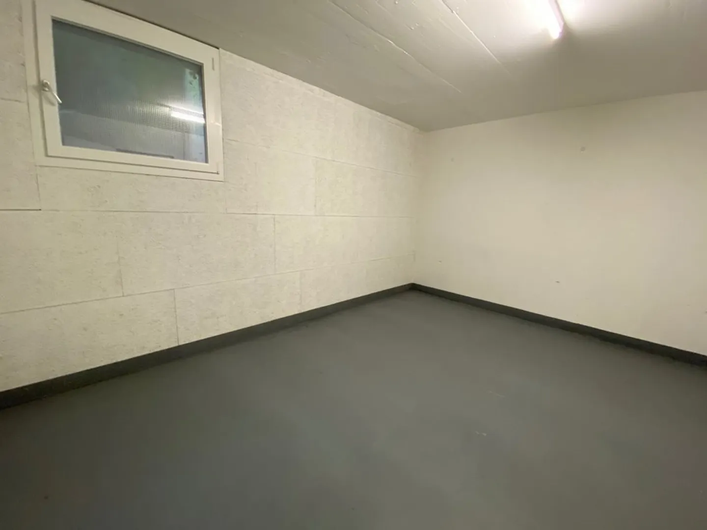 Craft or Storage Room in Möhlin - 15.5 to 24 m2 - Photo 4 of 5