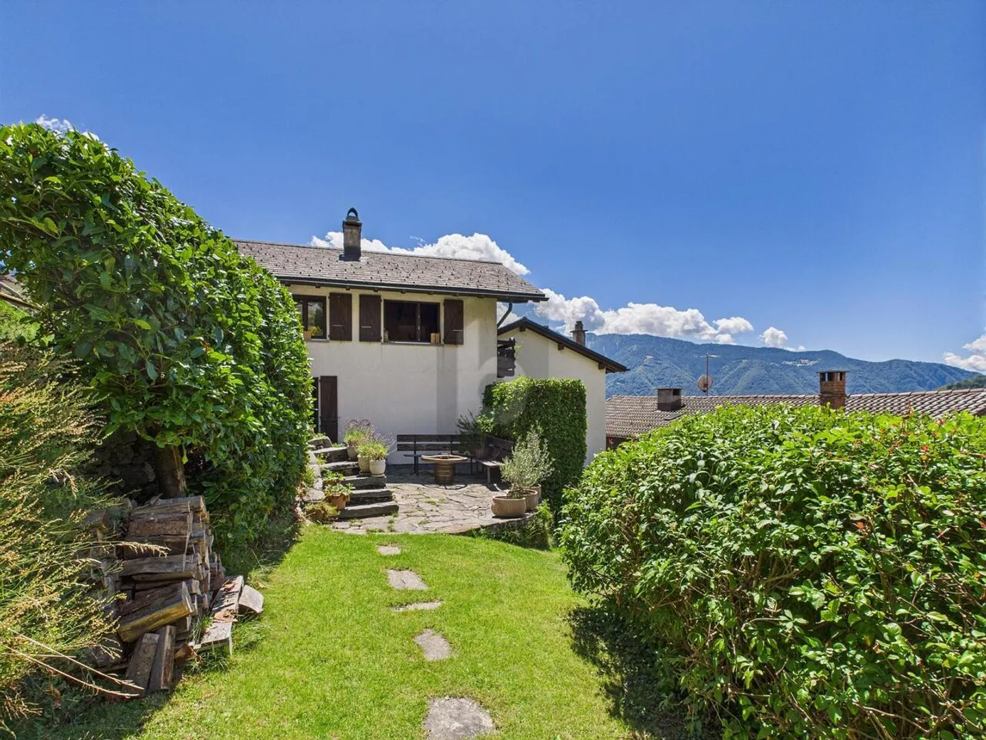 Chalet for sale - Photo 2 of 6