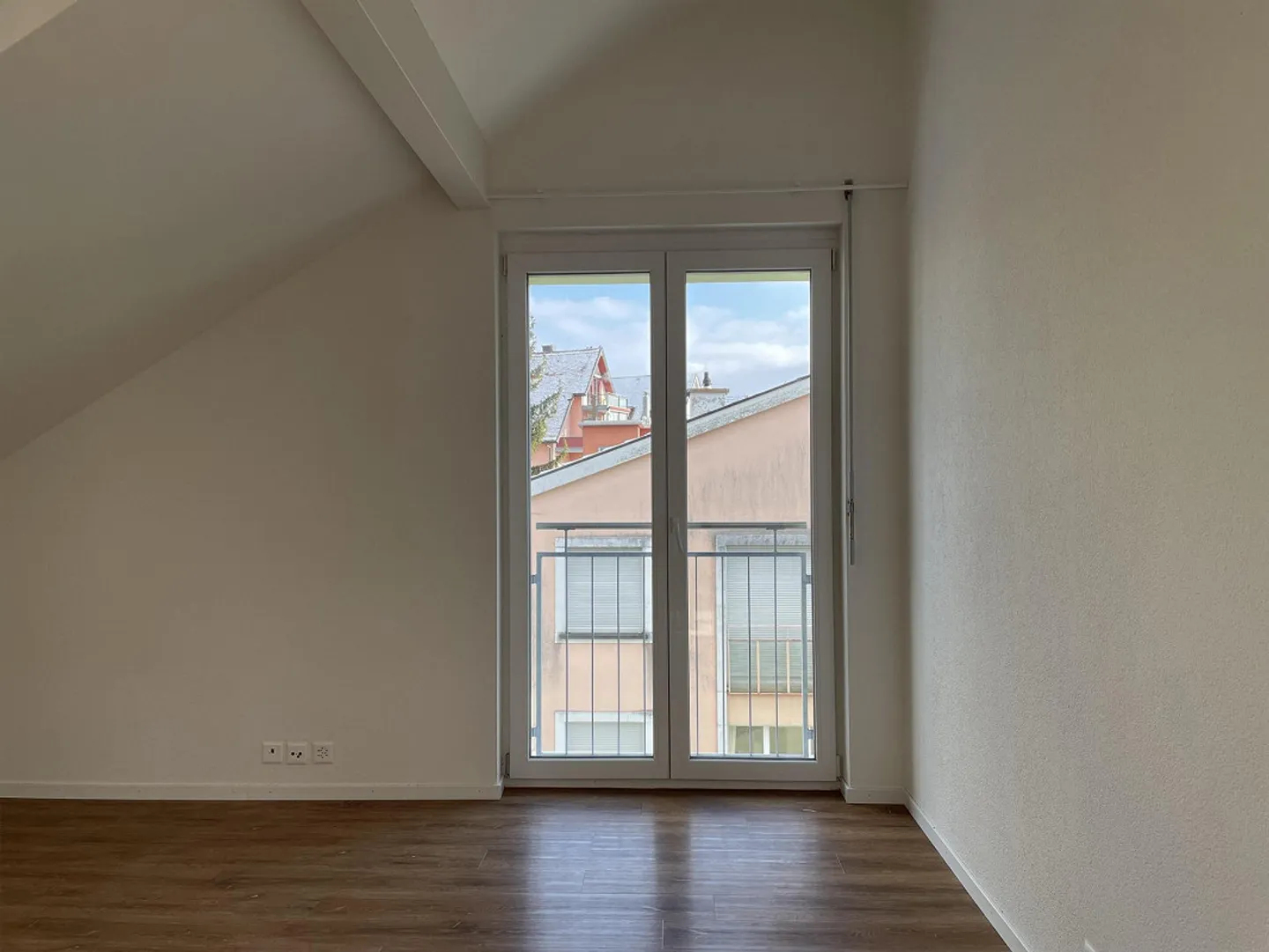 Central but Quiet Living - Bright 3.5-Room Attic Apartment - Photo 9 of 12