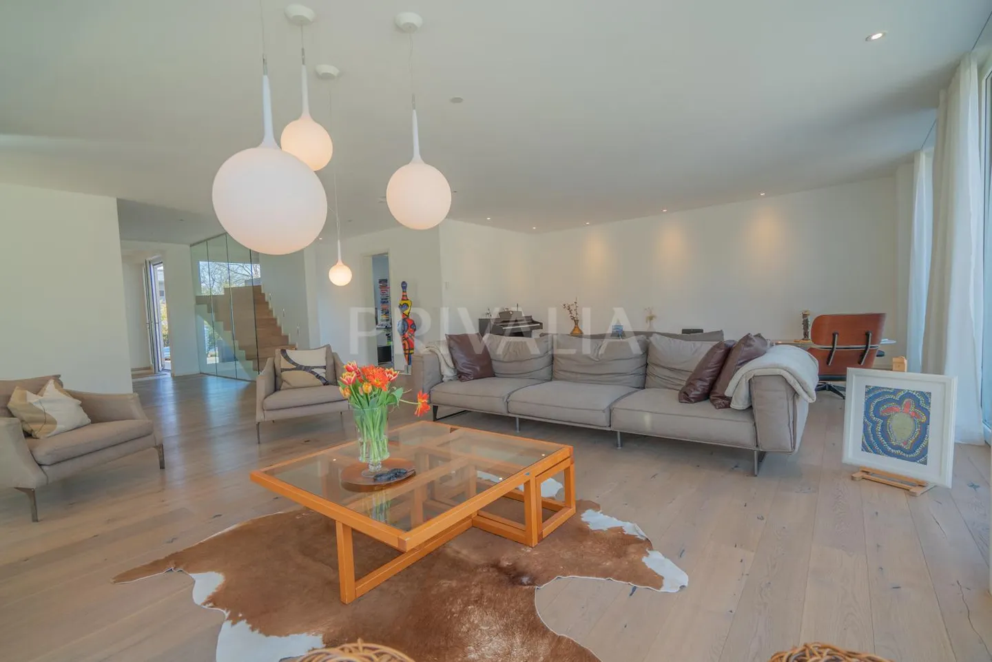 Luxuriöses Anwesen mit contemporary Möbeln und Pool - Foto 2 von 11