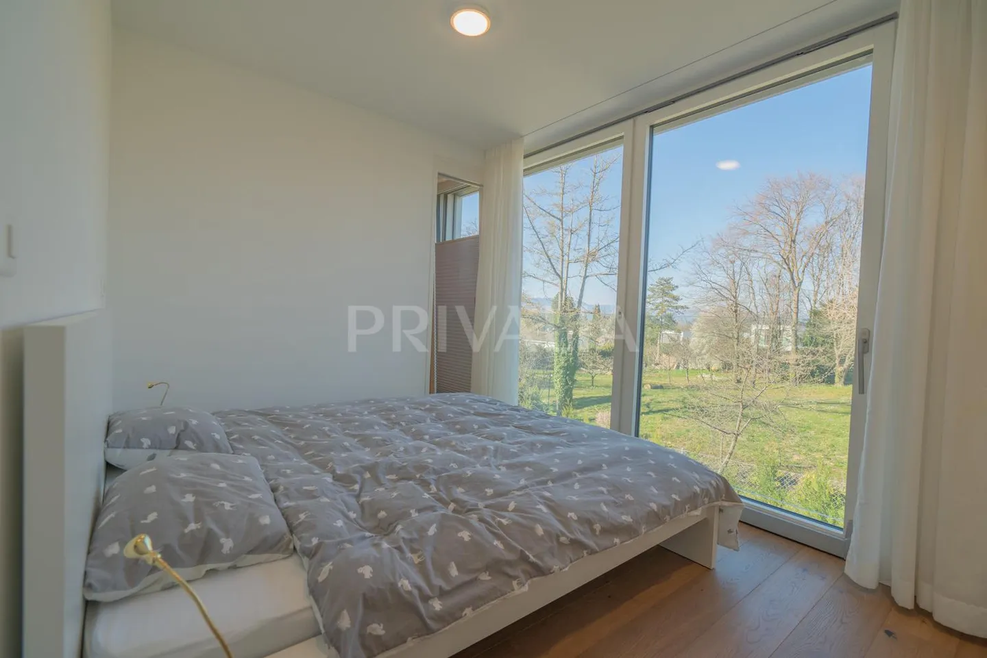 Luxuriöses Anwesen mit contemporary Möbeln und Pool - Foto 5 von 11