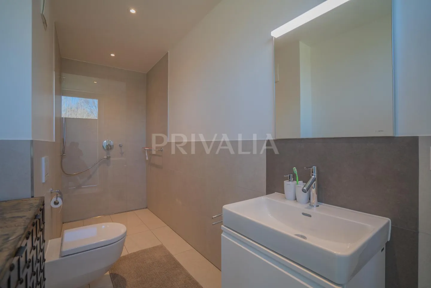 Luxuriöses Anwesen mit contemporary Möbeln und Pool - Foto 6 von 11