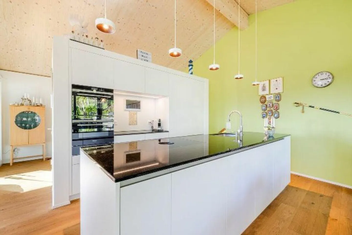 Functional single-family house in sunny, elevated location - Photo 8 of 15