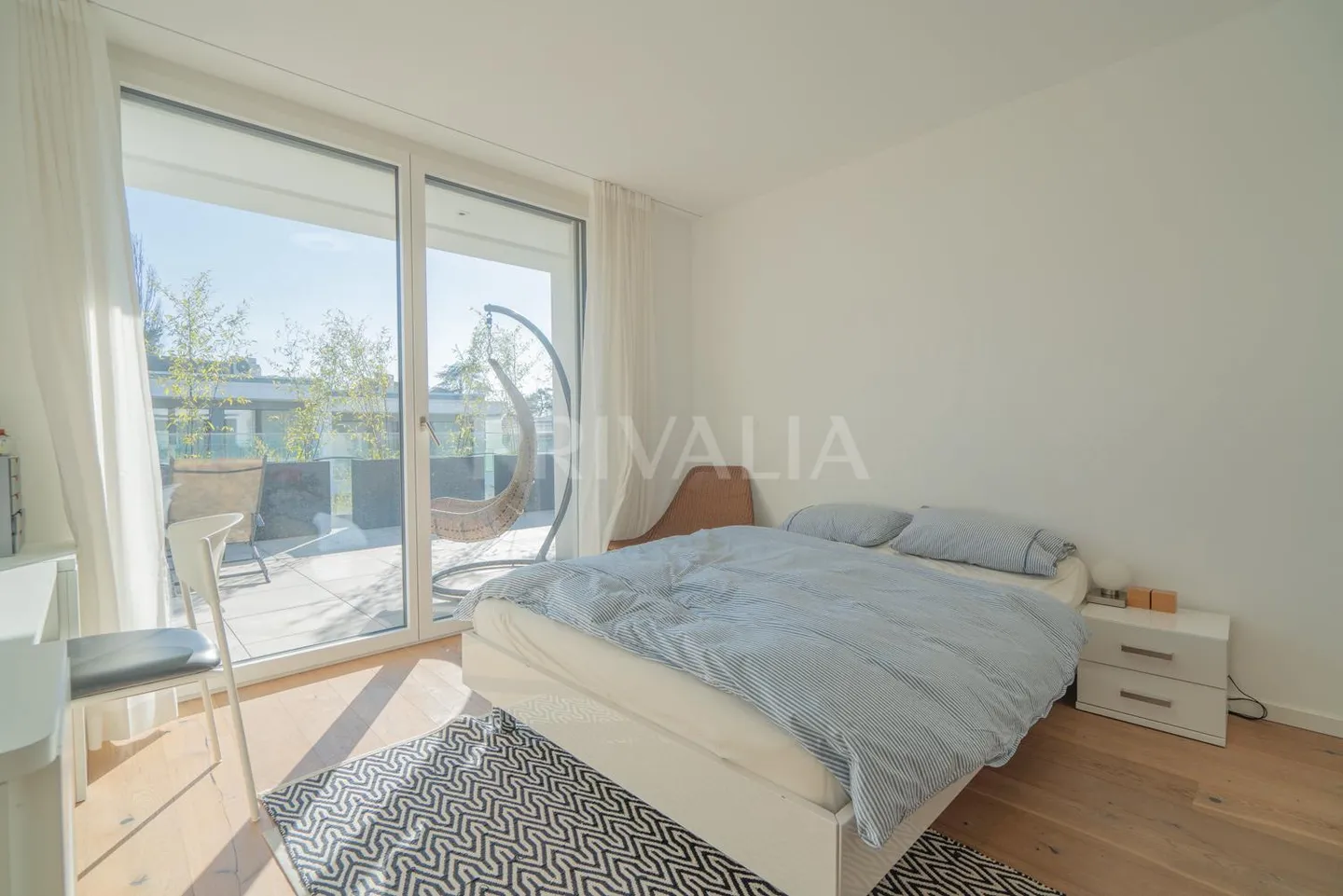 Luxuriöses Anwesen mit contemporary Möbeln und Pool - Foto 7 von 11