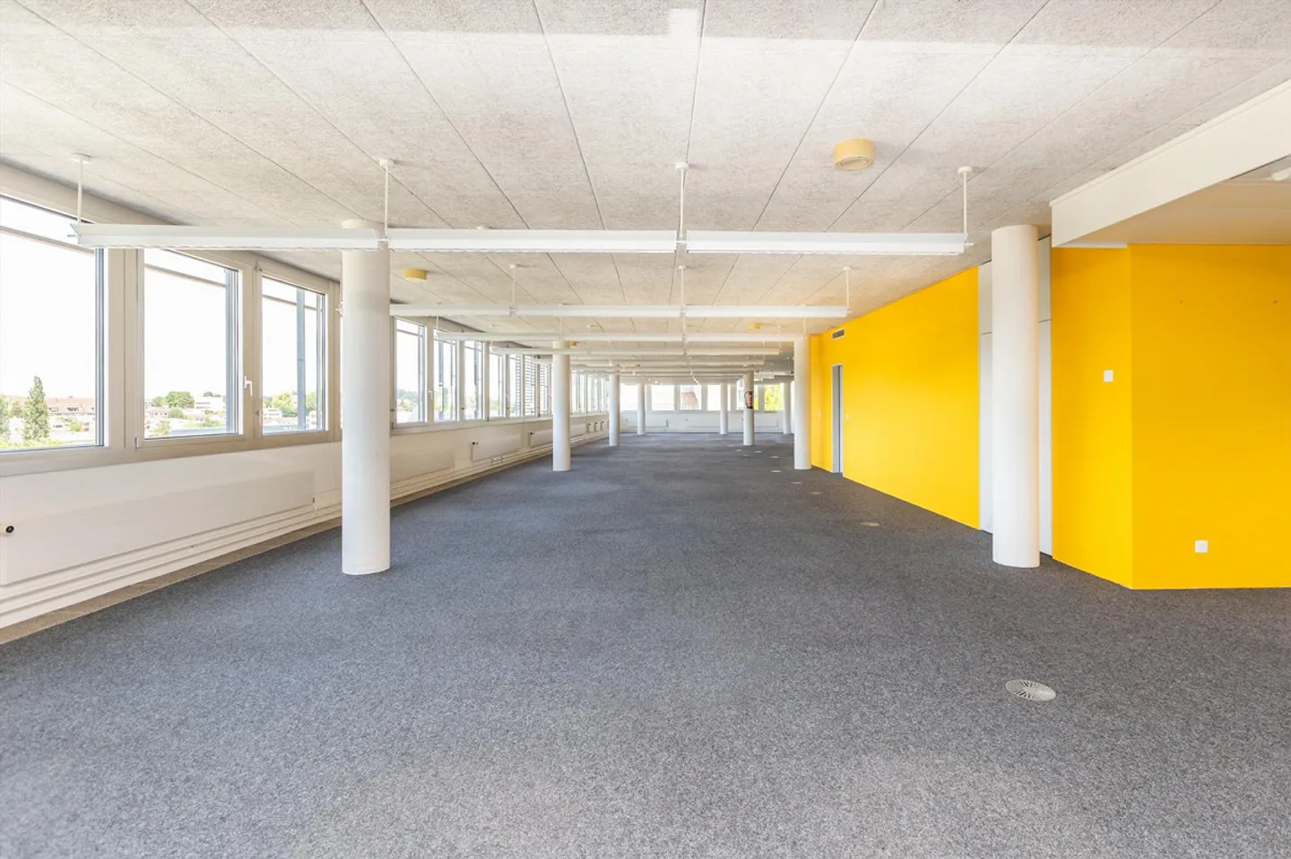 Office Space - Air-conditioned - with Raised Floors and Cafeteria - Photo 1 of 23