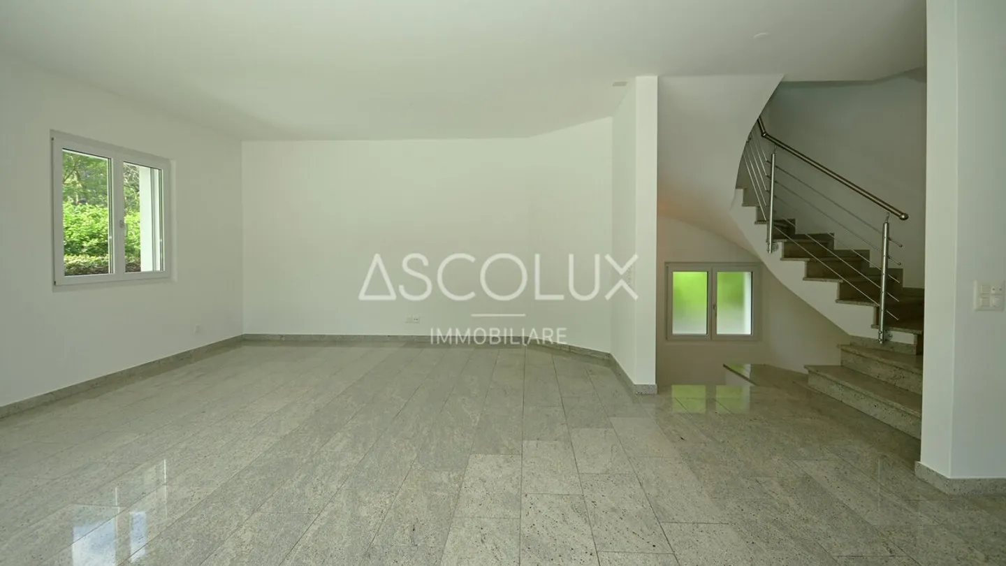 Hübsches 4.5-Zimmer-Einfamilienhaus mit Garten und Pool in ruhiger Wohnlage - Foto 3 von 13