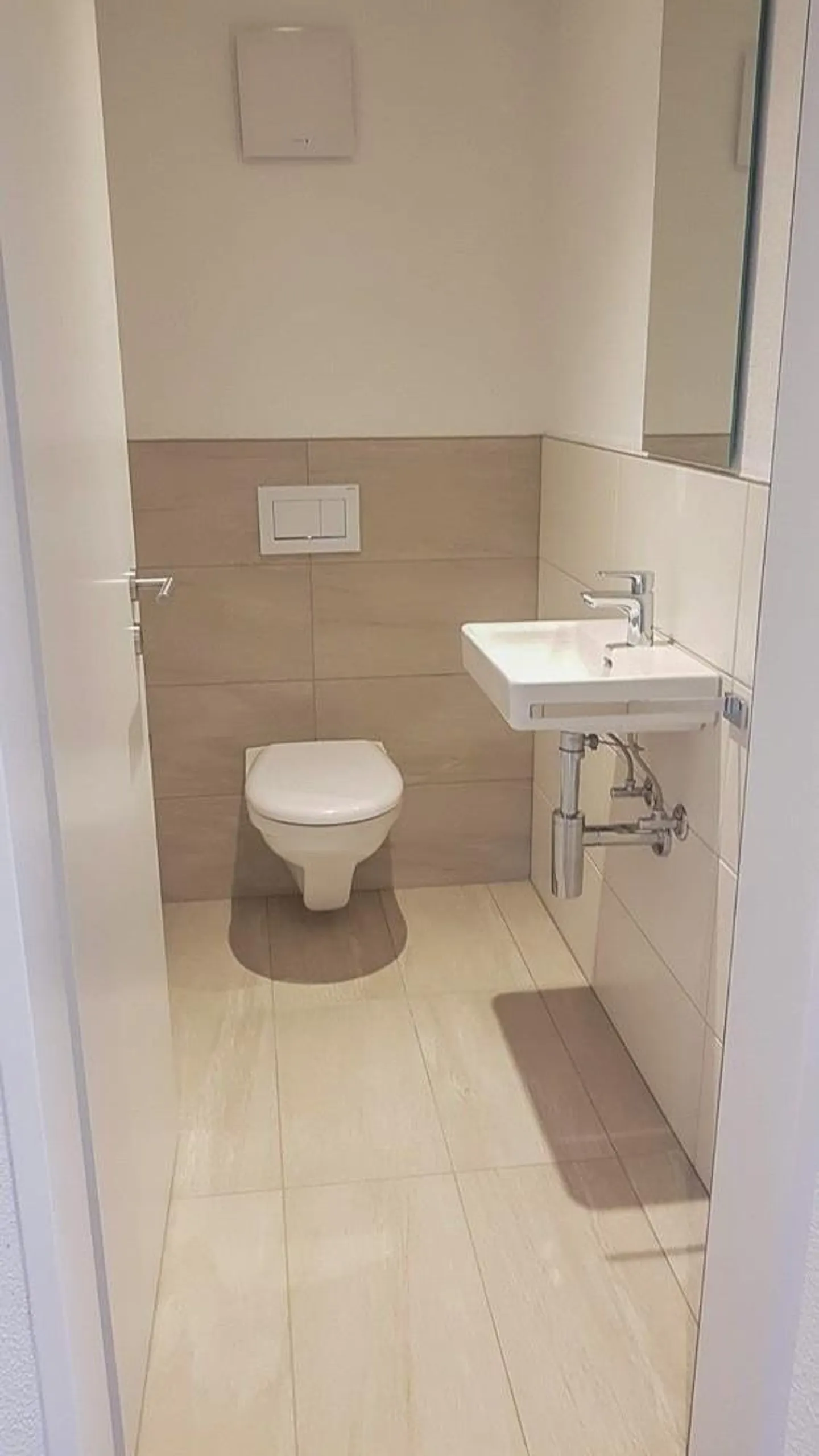 Stylish 3.5 Room Apartment in the Green at Ownership Standard - Photo 5 of 7