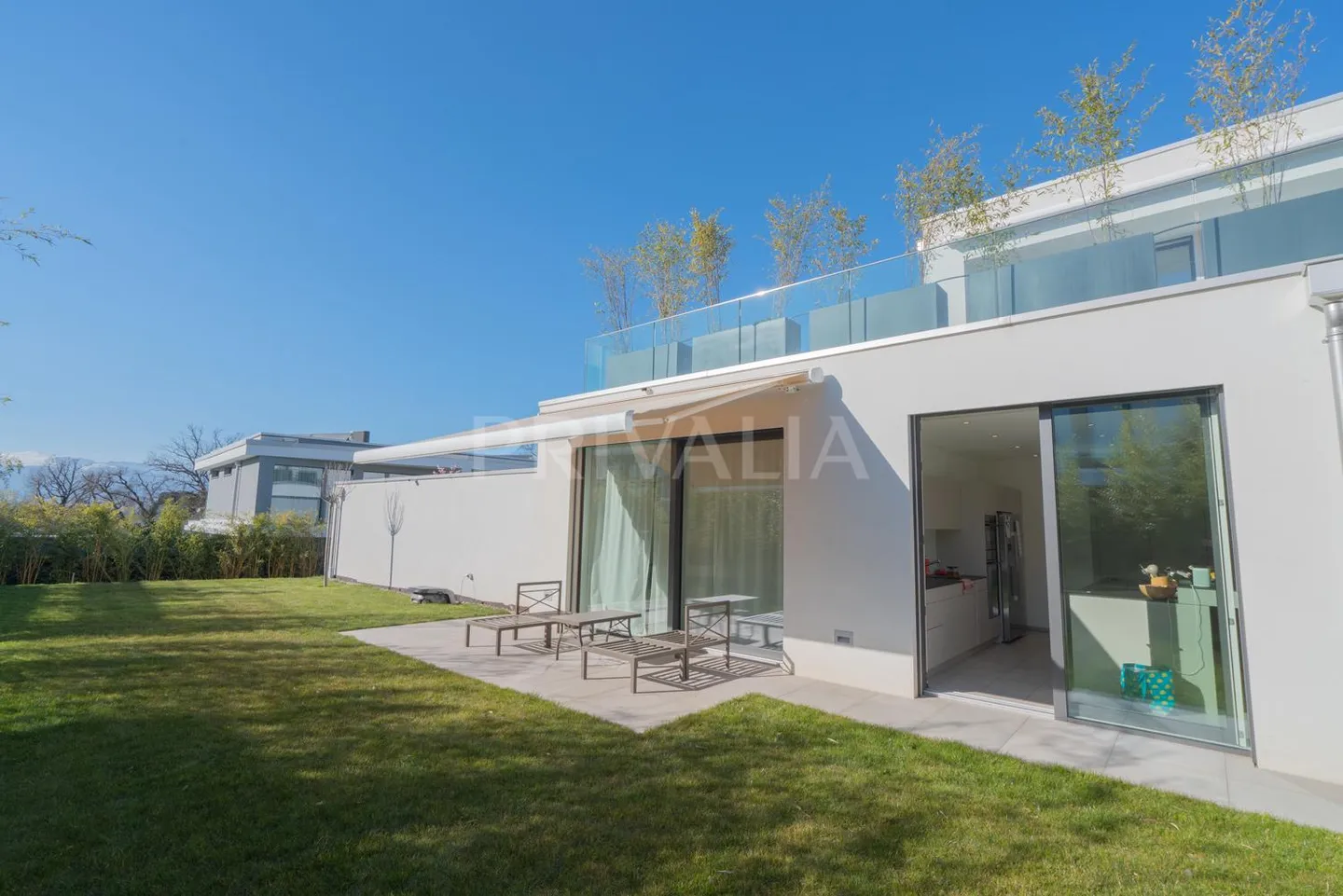 Luxuriöses Anwesen mit contemporary Möbeln und Pool - Foto 9 von 11