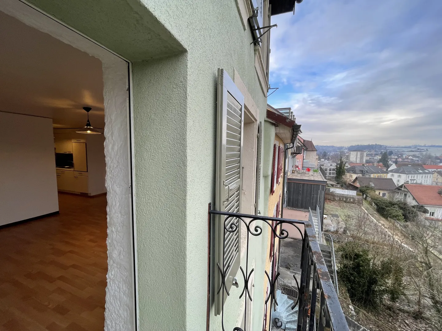 2,5-Zimmer-Wohnung mit freiem Blick und Balkon   Rue du Collège 25 - Foto 3 von 11