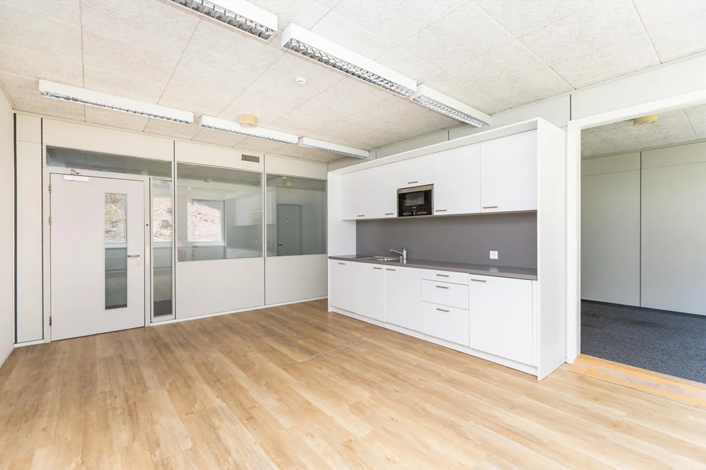 Office Space - Air-conditioned - with Raised Floors and Cafeteria - Photo 5 of 23