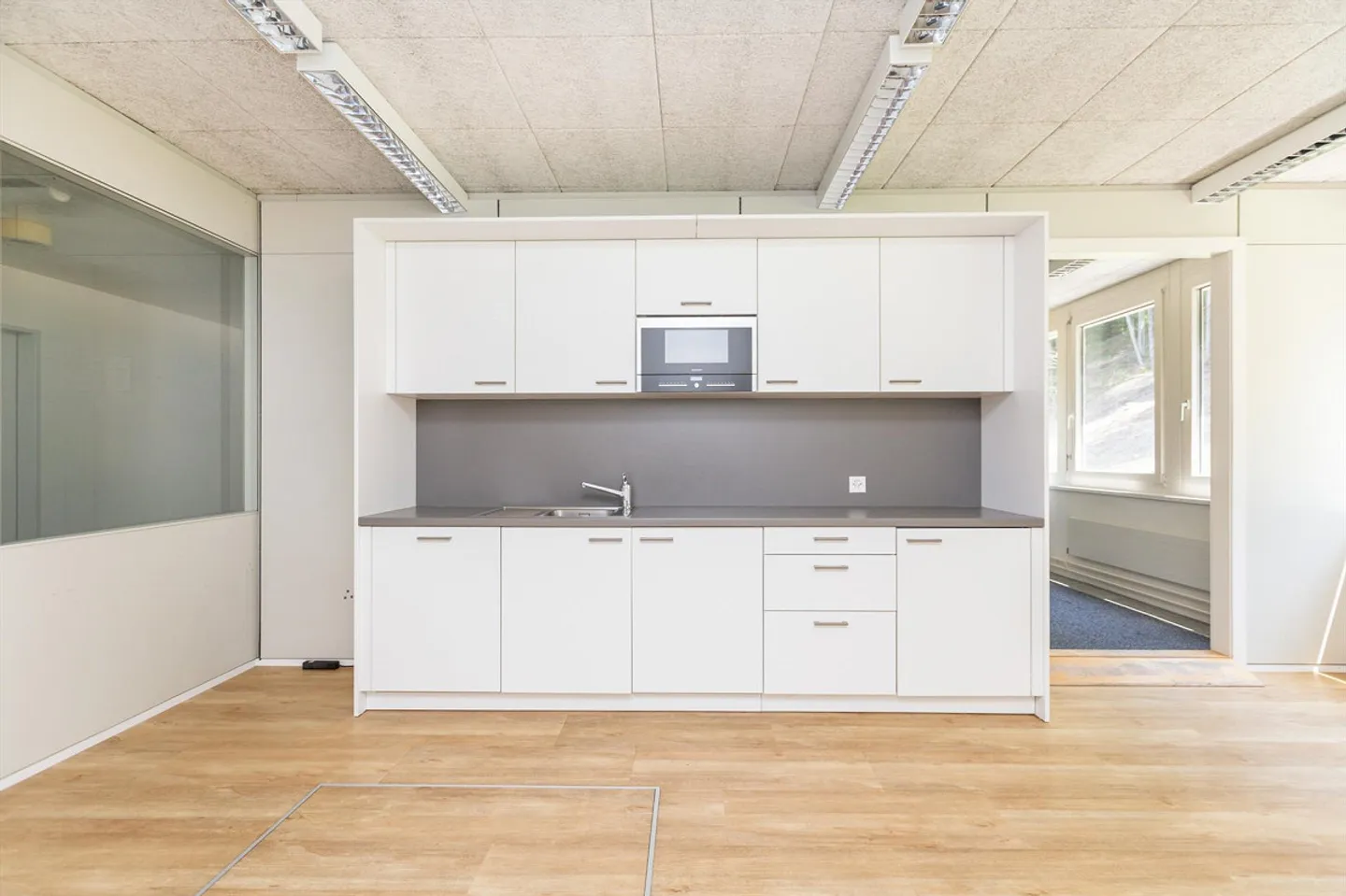 Office Space - Air-conditioned - with Raised Floors and Cafeteria - Photo 6 of 23